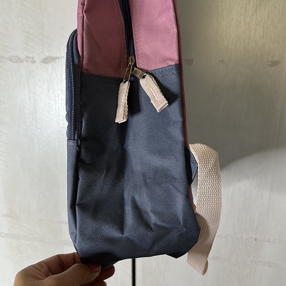 {NWT} KIDS Backpack - Picture 4 of 5